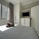 REP001 - APTO 1 Quarto com Acesso Direto para Praia, Super Completo e Confortável, Internet Rápida e Garagem
